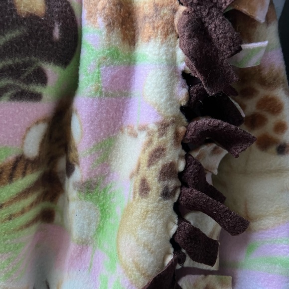 New Handcrafted Tied baby blanket - Picture 4 of 4